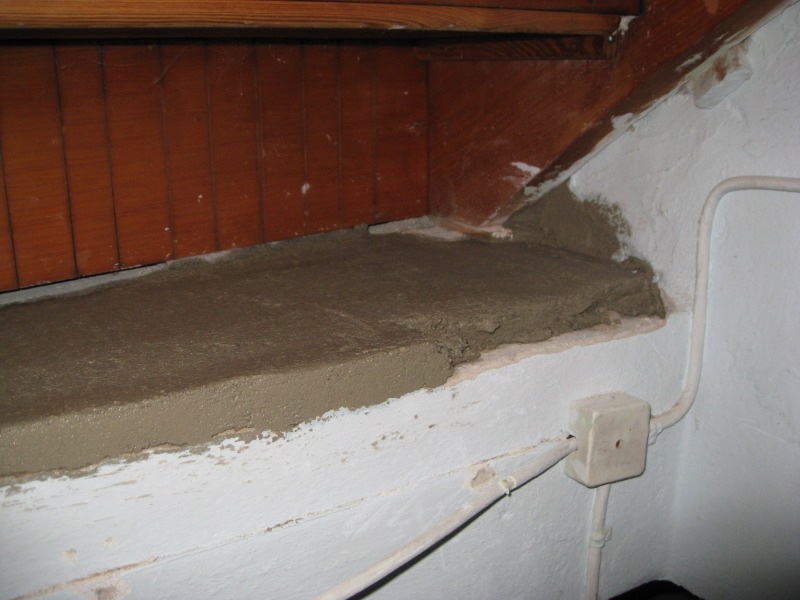 unter der Treppe zum OG