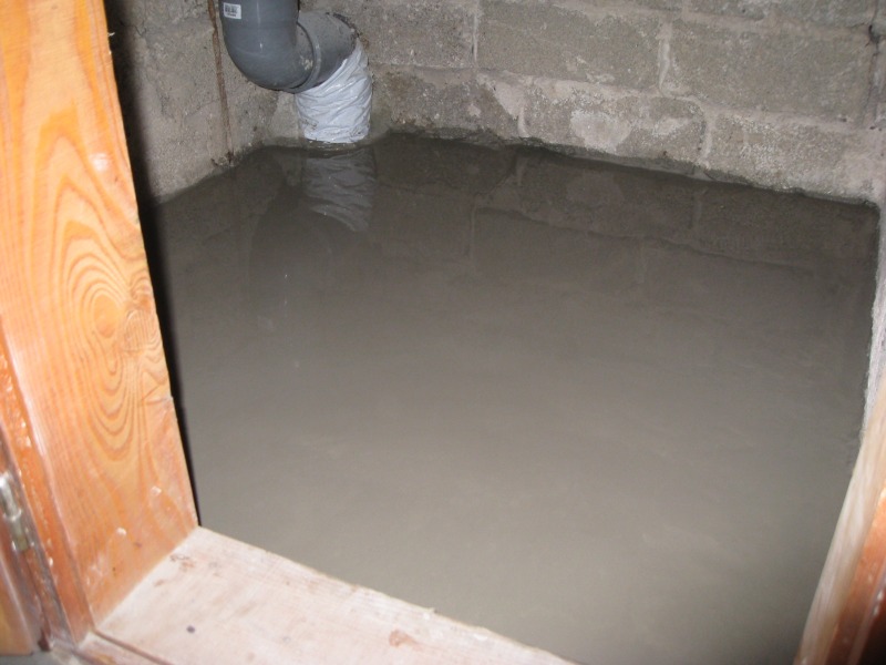 Ausgleichsmasse in der Abseite hinter der kleinen Holzt&uuml;r