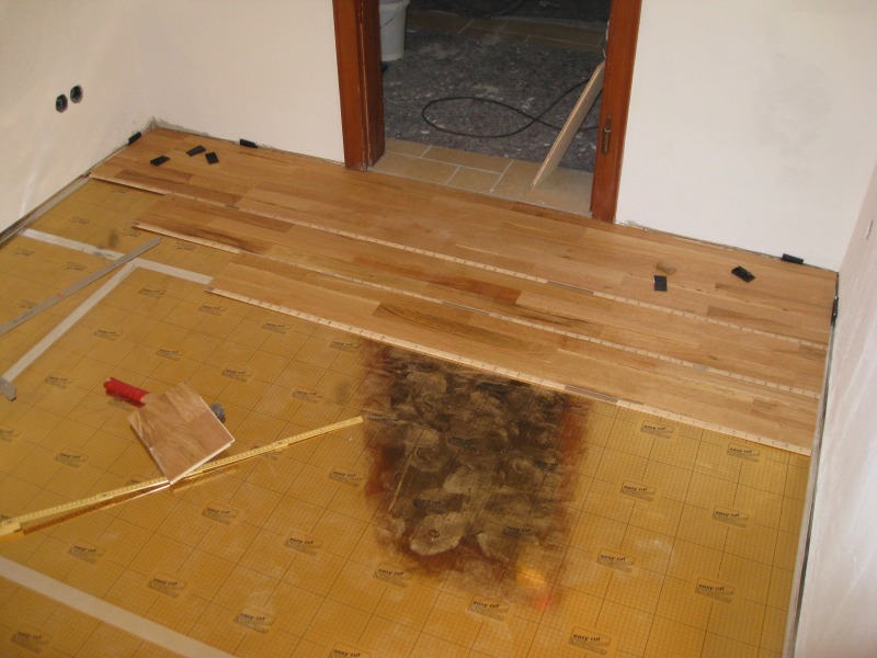 B&uuml;rofu&szlig;boden